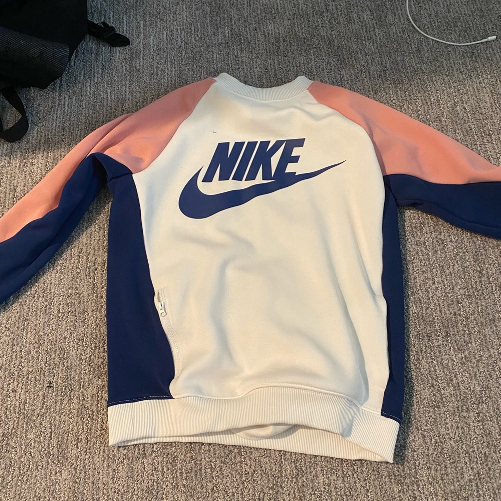 Nike crewneck with zipper pocket